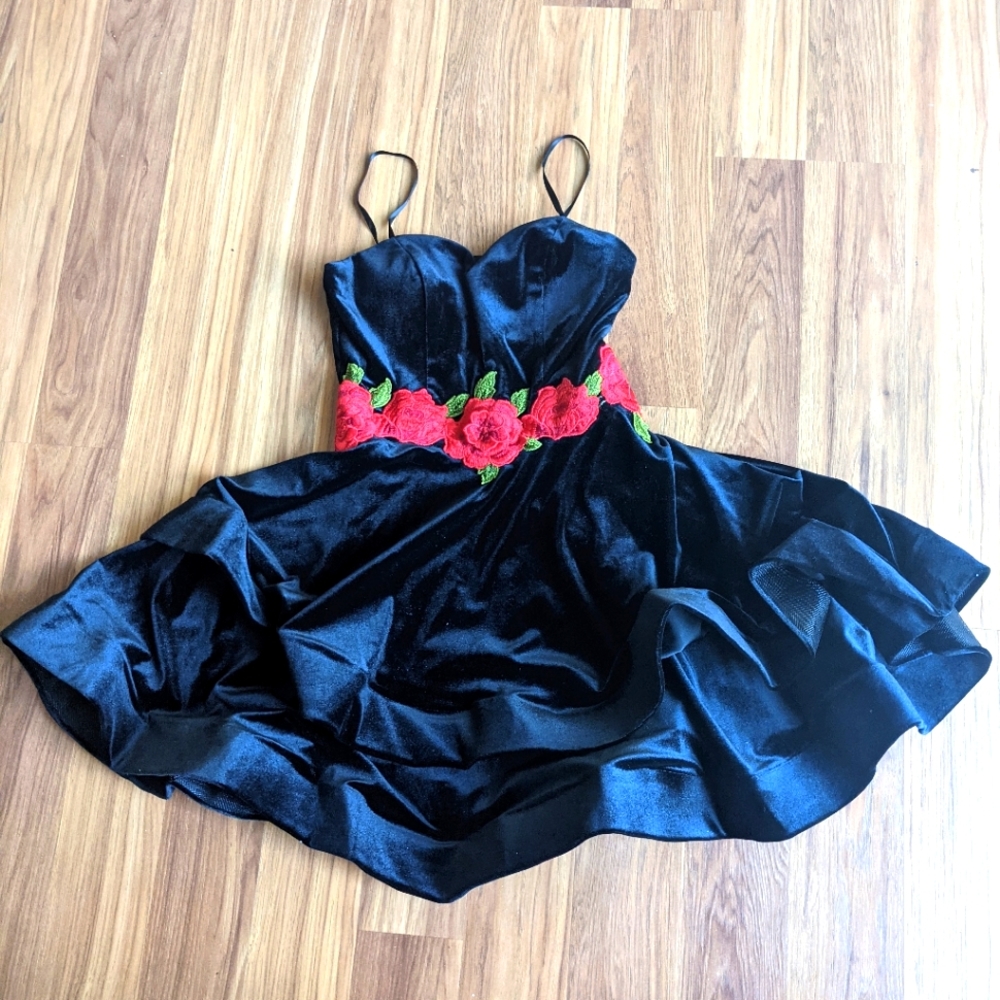 Women's juniors velvet mini dress